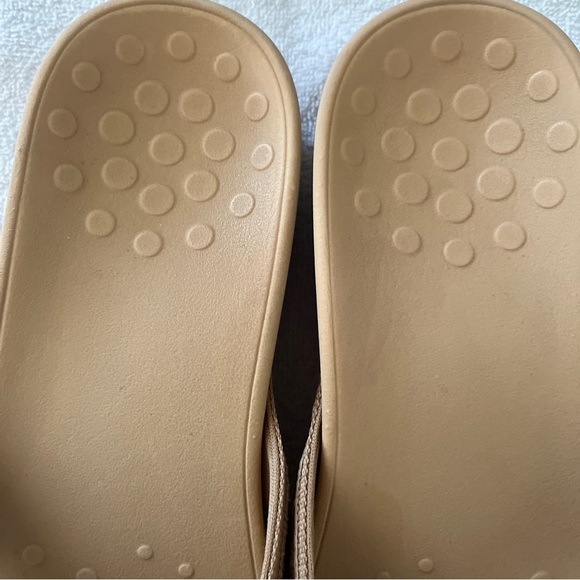 Vionic High Tide Flip Flop Sandals size 11 Beige Podiatrist, Designed NWOT🔥🔥 - Picture 5 of 11